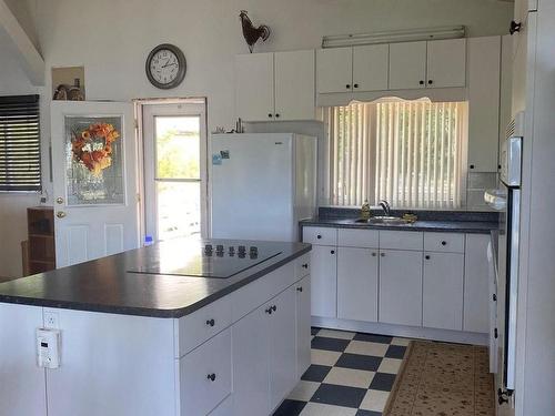 29 Camp 25 Road, Geraldton, Greenstone, ON - Indoor Photo Showing Kitchen