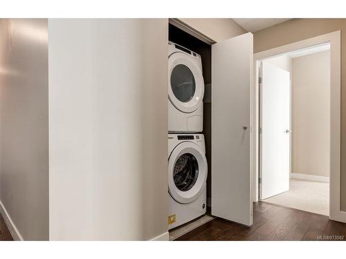 203-3529 Dolphin Dr, Nanoose Bay, BC - Indoor Photo Showing Laundry Room