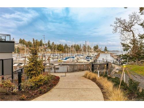 203-3529 Dolphin Dr, Nanoose Bay, BC - Outdoor