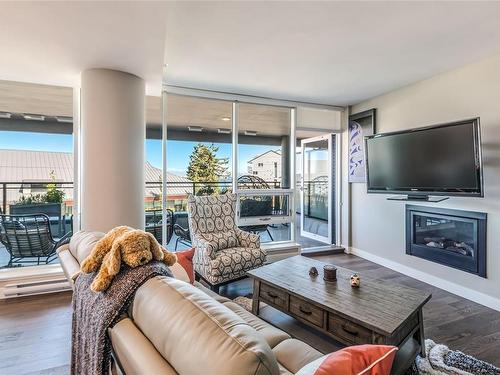 203-3529 Dolphin Dr, Nanoose Bay, BC - Indoor Photo Showing Living Room