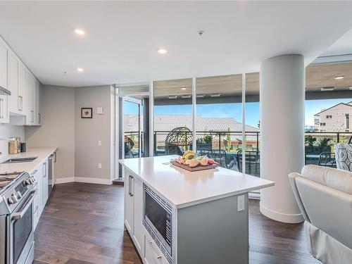 203-3529 Dolphin Dr, Nanoose Bay, BC - Indoor Photo Showing Kitchen