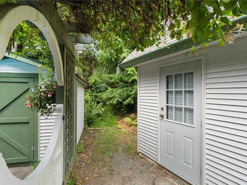 1651 Abbey Rd, Qualicum Beach, BC 