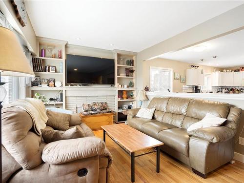 1441/1445 Montrose Ave, Nanaimo, BC - Indoor Photo Showing Living Room