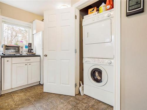 1441/1445 Montrose Ave, Nanaimo, BC - Indoor Photo Showing Laundry Room