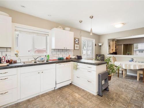 1441/1445 Montrose Ave, Nanaimo, BC - Indoor Photo Showing Kitchen With Double Sink