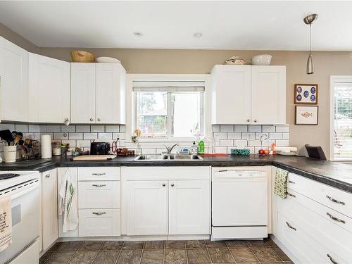 1441/1445 Montrose Ave, Nanaimo, BC - Indoor Photo Showing Kitchen With Double Sink