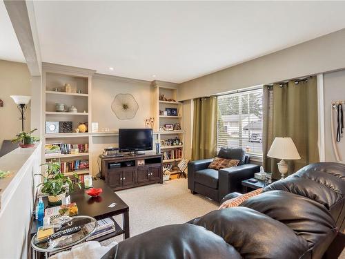 1441/1445 Montrose Ave, Nanaimo, BC - Indoor Photo Showing Living Room