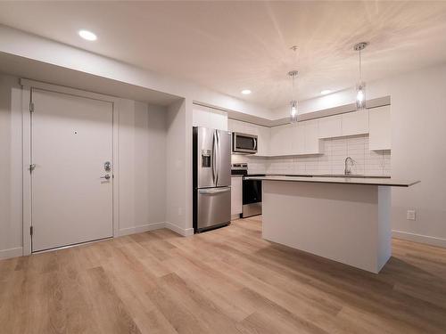 213-4820 Cedar Ridge Pl, Nanaimo, BC - Indoor Photo Showing Kitchen