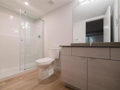 213-4820 Cedar Ridge Pl, Nanaimo, BC - Indoor Photo Showing Bathroom