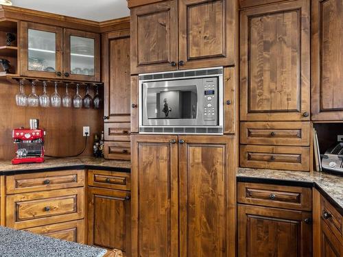 5657 Beaton Road, Kamloops, BC - Indoor Photo Showing Kitchen