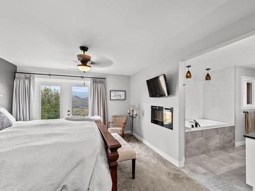 5657 Beaton Road, Kamloops, BC - Indoor Photo Showing Bedroom