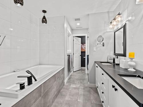 5657 Beaton Road, Kamloops, BC - Indoor Photo Showing Bathroom