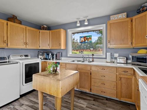 5657 Beaton Road, Kamloops, BC - Indoor Photo Showing Kitchen With Double Sink