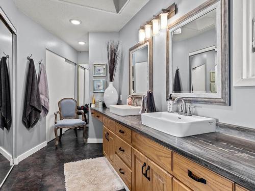 5657 Beaton Road, Kamloops, BC - Indoor Photo Showing Bathroom