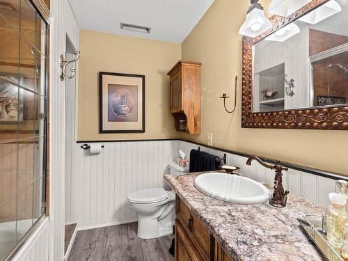 5657 Beaton Road, Kamloops, BC - Indoor Photo Showing Bathroom