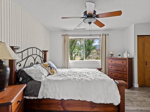 5657 Beaton Road, Kamloops, BC - Indoor Photo Showing Bedroom