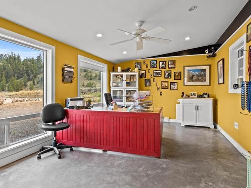 5657 Beaton Road, Kamloops, BC - Indoor Photo Showing Other Room