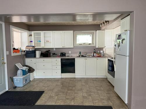 2199 Castillou Cres, Merritt, BC - Indoor Photo Showing Kitchen With Double Sink