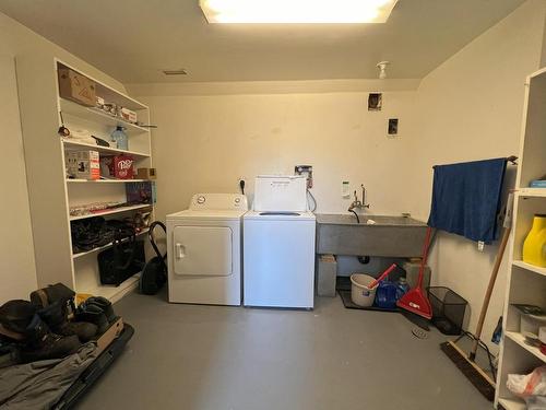 2199 Castillou Cres, Merritt, BC - Indoor Photo Showing Laundry Room