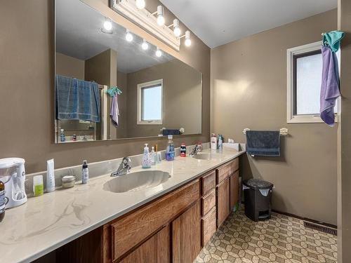 1208 Mesa Vista Drive, Ashcroft, BC - Indoor Photo Showing Bathroom