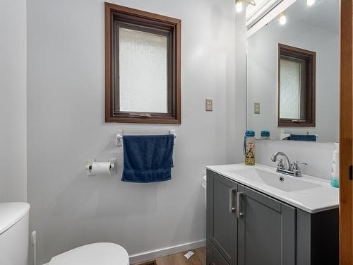 1208 Mesa Vista Drive, Ashcroft, BC - Indoor Photo Showing Bathroom