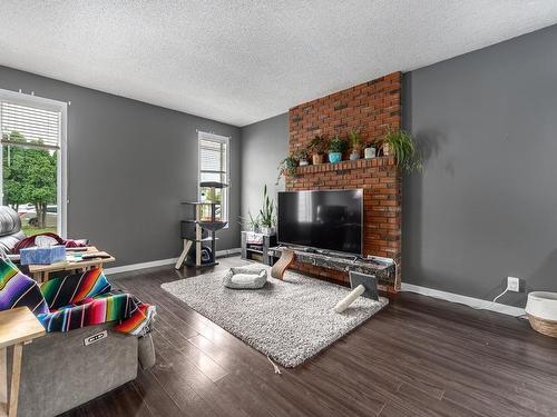 1208 Mesa Vista Drive, Ashcroft, BC - Indoor Photo Showing Living Room