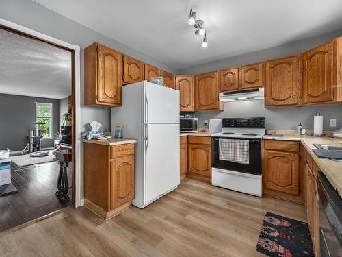 1208 Mesa Vista Drive, Ashcroft, BC - Indoor Photo Showing Kitchen With Double Sink