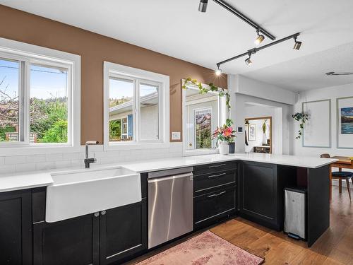 1039 Fraser Street, Kamloops, BC - Indoor Photo Showing Kitchen