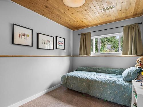 1039 Fraser Street, Kamloops, BC - Indoor Photo Showing Bedroom