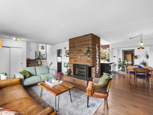 1039 Fraser Street, Kamloops, BC - Indoor Photo Showing Living Room With Fireplace