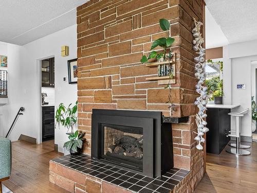 1039 Fraser Street, Kamloops, BC - Indoor Photo Showing Living Room With Fireplace