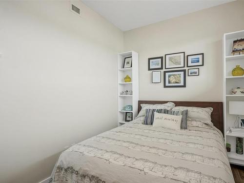 404-2777 North Beach Dr, Campbell River, BC - Indoor Photo Showing Bedroom