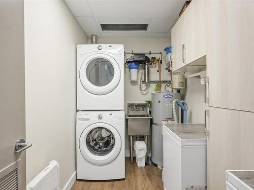 404-2777 North Beach Dr, Campbell River, BC - Indoor Photo Showing Laundry Room