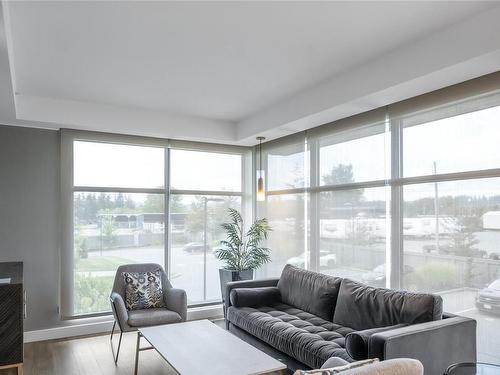 404-2777 North Beach Dr, Campbell River, BC - Indoor Photo Showing Living Room