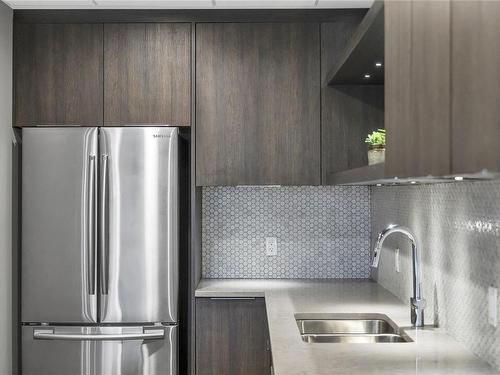 404-2777 North Beach Dr, Campbell River, BC - Indoor Photo Showing Kitchen With Stainless Steel Kitchen With Double Sink