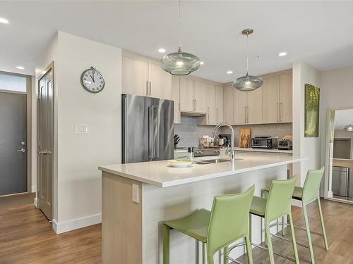 404-2777 North Beach Dr, Campbell River, BC - Indoor Photo Showing Kitchen With Stainless Steel Kitchen With Double Sink With Upgraded Kitchen