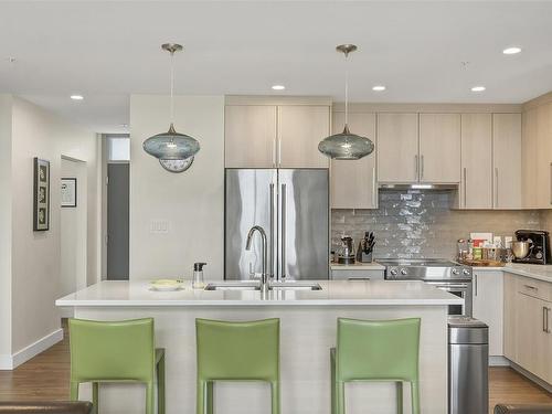 404-2777 North Beach Dr, Campbell River, BC - Indoor Photo Showing Kitchen With Stainless Steel Kitchen With Upgraded Kitchen