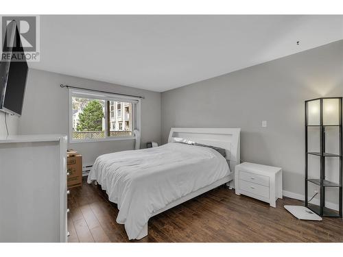 400 Sutton Crescent Unit# 103, Kelowna, BC - Indoor Photo Showing Bedroom