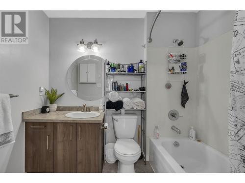 400 Sutton Crescent Unit# 103, Kelowna, BC - Indoor Photo Showing Bathroom