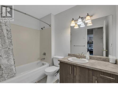 400 Sutton Crescent Unit# 103, Kelowna, BC - Indoor Photo Showing Bathroom