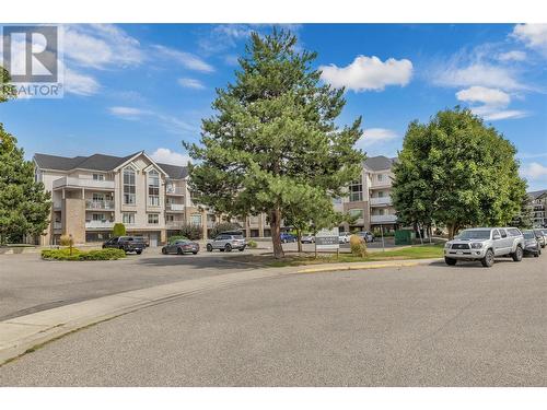 400 Sutton Crescent Unit# 103, Kelowna, BC - Outdoor With Facade