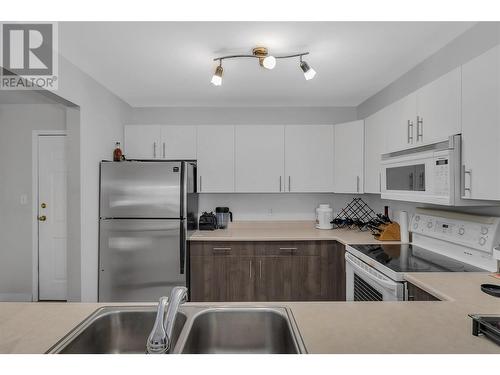 400 Sutton Crescent Unit# 103, Kelowna, BC - Indoor Photo Showing Kitchen With Double Sink