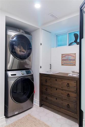 291 Appleby Road, Hamilton, ON - Indoor Photo Showing Laundry Room