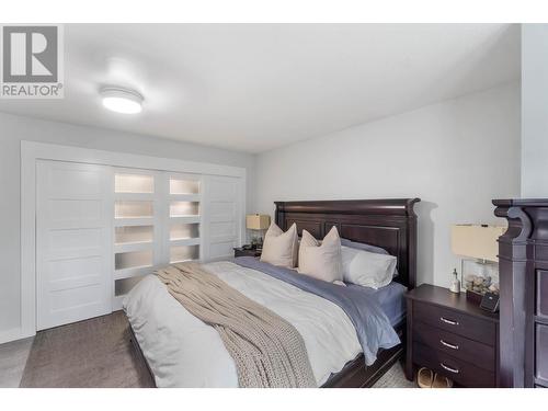 380 Melrose Place, Kamloops, BC - Indoor Photo Showing Bedroom