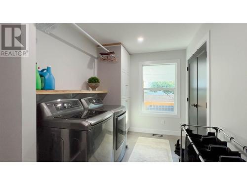 380 Melrose Place, Kamloops, BC - Indoor Photo Showing Laundry Room