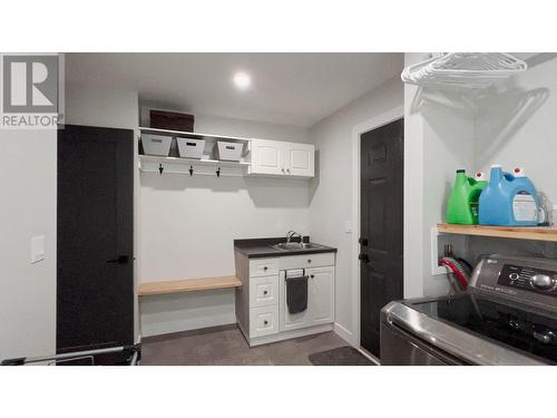 380 Melrose Place, Kamloops, BC - Indoor Photo Showing Laundry Room