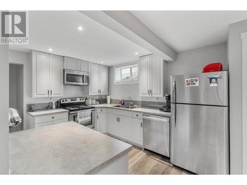 380 Melrose Place, Kamloops, BC - Indoor Photo Showing Kitchen With Double Sink