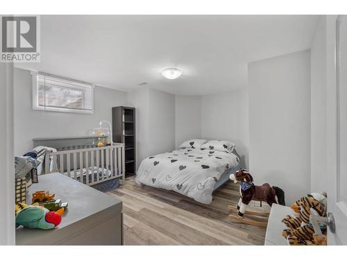 380 Melrose Place, Kamloops, BC - Indoor Photo Showing Bedroom