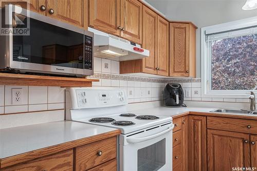 5 644 Heritage Lane, Saskatoon, SK - Indoor Photo Showing Kitchen