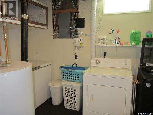 1107 Centre Street, Nipawin, SK - Indoor Photo Showing Laundry Room